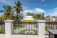 The Grand View Beachfront Villa - Sleeps up 10 - B&B Nassau