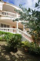 Krysta's Hideaway - Bed and Breakfast Basseterre