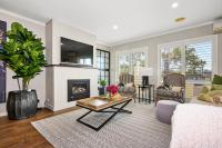 Luxury Golf Course Retreat with Scenic Views - B&B Point Cook