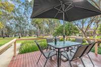 Riverfront Escape - Pool Fun and Space for Everyone - B&B Moama