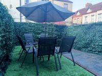 Liverpool 4 Bed Home Sleeps 18 Free Parking - B&B Liverpool