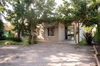 Divina casa con parque y Pileta Climatizada en barrio cerrado - B&B Del Viso
