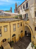 Apartment at Palace Patricolo at Historical Center - Ferienwohnung Palermo