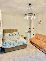 Double Deluxe Centre Apartment- Free Parking - Self Check-In - Cctv - Bed and Breakfast Huddersfield