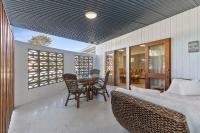 Funky Lil Shack - by the jetty - B&B Bongaree