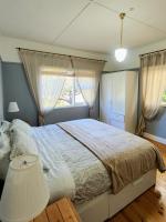 Spacious 3BR Katoomba Cottage King Bed, Fireplace, Child & Pet Friendly & Large Fully Fenced Backyard - B&B Katoomba