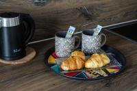 Modern Apartment with City & Mountain Views - B&B Skopje