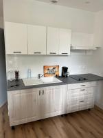 T2 Cosy, agréable fonctionnel et douillet, 1 lit 140 et un BZ , Wifi gratuit, boîte à clés, proche commerces et gare routière, linge de lit et toilette offerts à partir de 4 nuits - B&B Graulhet