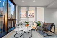 Luxury 3BR in Melbourne CBD with Skyline Views, Pool, Gym, Sauna - B&B Melbourne