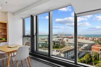 Modern Haven w Sea and City Views nr Spark Arena - B&B Auckland