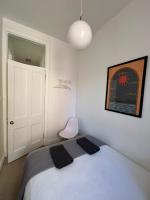 Bright 2 bedroom apartment near the meadows - B&B Edimburgo