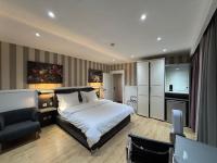 Deluxe Double Room with Bath