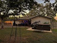 Bayer Guest Haus-Hot Tub and Fire Pit - B&B Fredericksburg