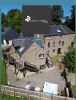 CORN FLOUR LODGE at PITKERRO MILL, 3 double bedrooms with TVs, 1 en-suite, 2 further bathrooms, fully equipped kitchen, large family dining area, FREE parking and WiFi, HOT TUB, private garden, short mid and longterm stays available with HONEYCOMB HOSTS - B&B Dundee