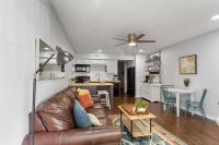Shared Hot Tub & Pool Grill River Access - Bed and Breakfast New Braunfels