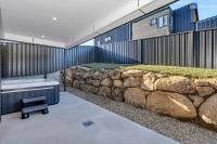 The Base at Abbott. Unwind with Private Spa -14 Abbott Street - B&B Jindabyne