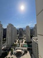 ЖК Central Avenue #81 - квартира с видом на горы в деловом центре города - Chambres d'hôtes Almaty