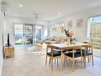 4BR New House, Easy Vibes in White Rock - Perfect for families! - B&B Ropeley