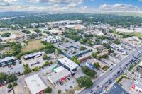 Cozy Modern Oasis near UT - B&B Austin