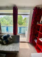 Cosy 3 Bed Apt, Old Truman Brewery! Brick Lane, London, E1 - Bed and Breakfast Londen