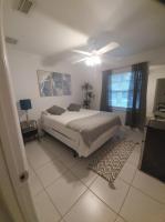 Room 5 minutes from PBI Airport - Bed and Breakfast West Palm Beach