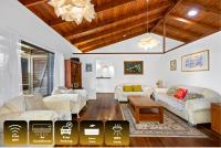 Riverside 4BR Family Retreat Garden, BBQ & Logan River Access Edinburgh - Chambres d’hôtes Waterford