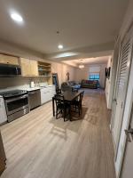 1BR in Hollywood w patio & parking!! - B&B Los Angeles