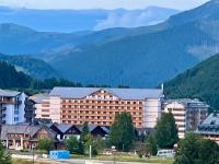 Havasi View Donovaly - 2 Bedrooms, Mountain View, Garage, 2 WC, Balcony, Dishwasher, Guitar, 164 cm TV, Netflix - B&B Donovaly