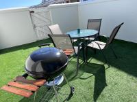 EasyCapeTown - Entire Flat in Big Bay - Bed and Breakfast Kaapstad