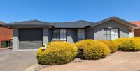 Summery 4BR Home by Mel Airport, CBD & Watergardens - B&B Sydenham