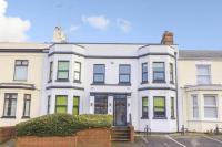 Victoria House - Deluxe Studios in Coventry City Centre, free parking, by COVSTAYS - B&B Coventry
