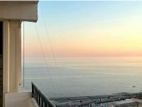 Apartamento de 2 dormitorios con balcón y vistas al mar