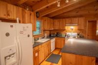 Updated Cabin with 2 primary suites, hot tub, spacious covered porch - Ferienwohnung Fleetwood