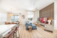 Stylish Retreat with Pool near The Parks - B&B Davenport