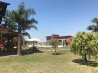 Amplio departamento con 2 habitaciones- Balcón hacia la pileta y estacionamiento - B&B Miramar