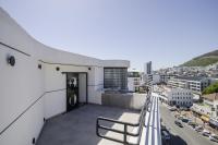 Stylish Sea Point Retreat With Iconic Lion's Head View - B&B Città del Capo