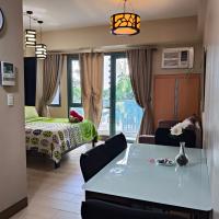 Zimmer mit Queensize-Bett und Balkon
