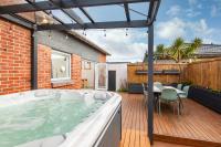 Beautiful Beach Retreat - 3 minutes from the beach - B&B Dunedin