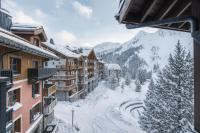 ARC 1950 - Appartement 10 personnes Duplex Cheminée - ski aux pieds - Sauna, Hammam, Jacuzzi, Piscine - B&B Arc 1950