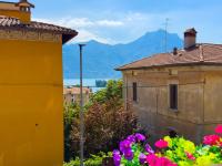 Lakeview Apartment with Terrace and Lake Iseo View in Lovere Center - B&B Lovere