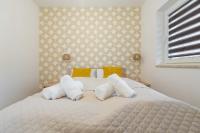 One-Bedroom Apartment with Balcony