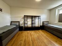 Premium Quartier - Modernes Apartment, 2 Schlafzimmer, WLAN, Parken, Küche - Chambres d’hôtes Mersebourg