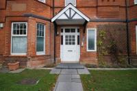 BOHO BEACH HOUSE- SLEEPS 8- 2 MIN DRIVE FROM BOSCOMBE PIER- SUPERFAST WiFi- FLAT SCREEN SMART TV- FREE ON STREET PARKING! - B&B Bournemouth