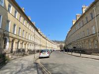 The Pickwick - 2 bedroom, 2 storey house with courtyard garden, just off Pulteney Street - Chambres d'hôtes Bath