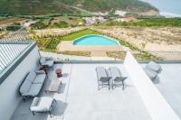 Bright & Stylish Retreat by the Sea Near Ericeira - Chambres d'hôtes Carvoeira