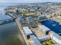 River Tay Views by CENTRAL SERVICED APARTMENTS - City Quay - 2 Bedrooms - 2 Bathrooms - Dedicated Parking Space - Fully Equipped - Walk Away From Dundee Bus & Train Station - Close to City Centre with Beautiful River Tay Views and Balcony - Lift Access - Ferienwohnung Dundee