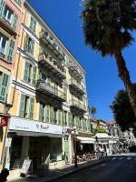 NEW! Remodeled & Spacious 4 Bedroom - 3 Bath - Heart of Nice - AC in all rooms - With a large elevator - Chambres d'hôtes Nice