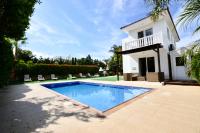 Villa Sleeps 8 with Private Pool - B&B Ayia Napa