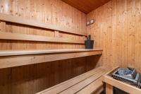 2-story, 3-bedroom Penthouse, sauna, free parking - Chambres d'hôtes Tallinn