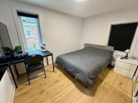 Spacious Room3, Airport, Free Pkg, Sep Entrance, New Reno, Shared bathroom - B&B Toronto